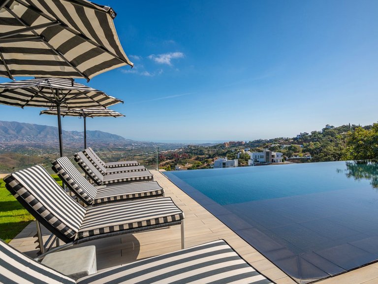 Villa for Sale in Elviria, Malaga 40