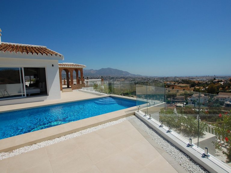 Villa for Sale in Cerros Del Aguila, Malaga 3