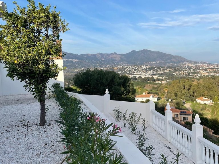 Villa for Sale in Cerros Del Aguila, Malaga 97