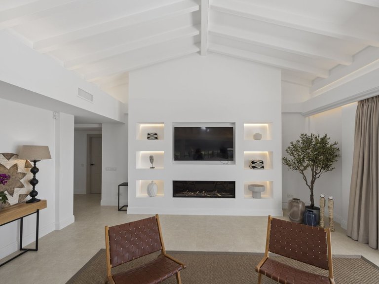 Villa for Sale in El Paraiso, Malaga 11