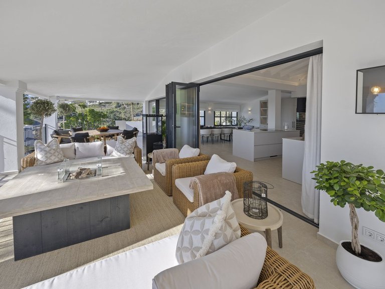 Villa for Sale in El Paraiso, Malaga 15
