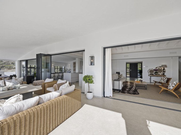 Villa for Sale in El Paraiso, Malaga 16
