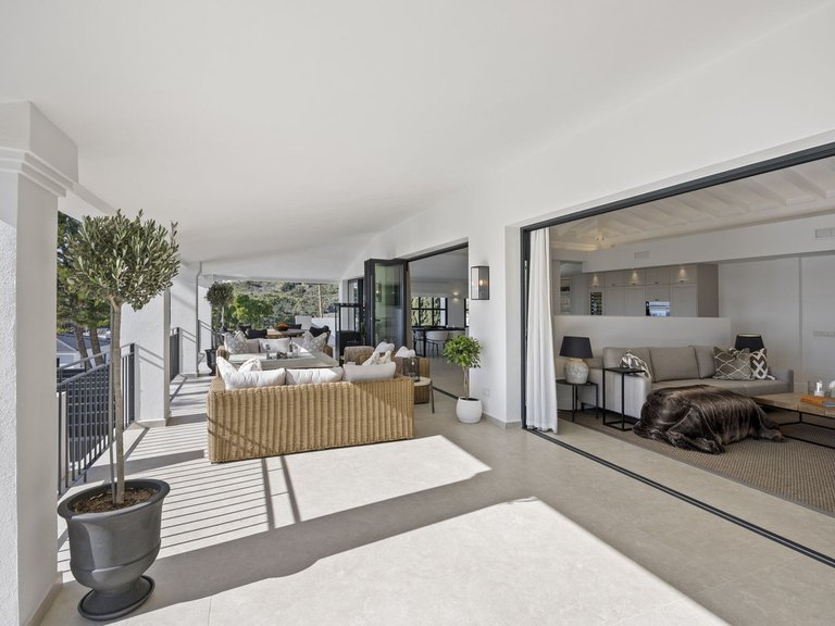 Villa for Sale in El Paraiso, Malaga 17