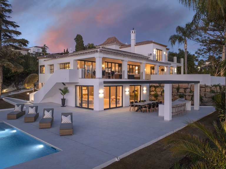 Villa for Sale in El Paraiso, Malaga 2