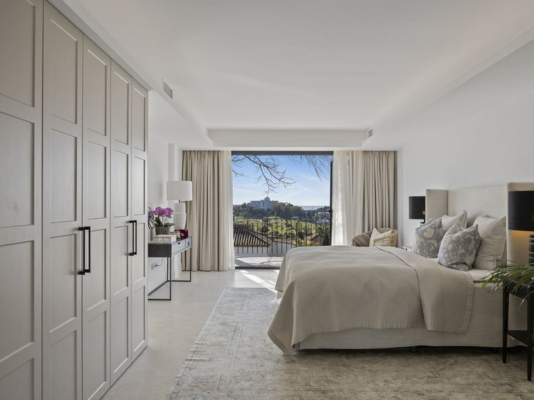 Villa for Sale in El Paraiso, Malaga 21