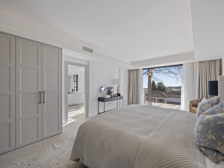 Villa for Sale in El Paraiso, Malaga 23