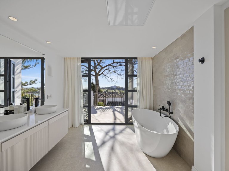 Villa for Sale in El Paraiso, Malaga 24