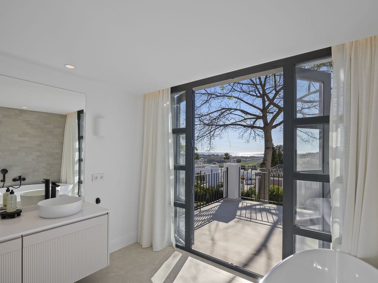 Villa for Sale in El Paraiso, Malaga 26