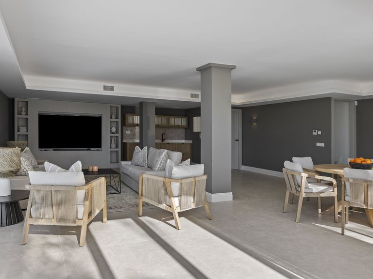 Villa for Sale in El Paraiso, Malaga 29