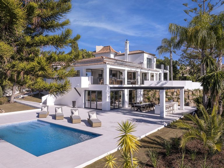 Villa for Sale in El Paraiso, Malaga 3