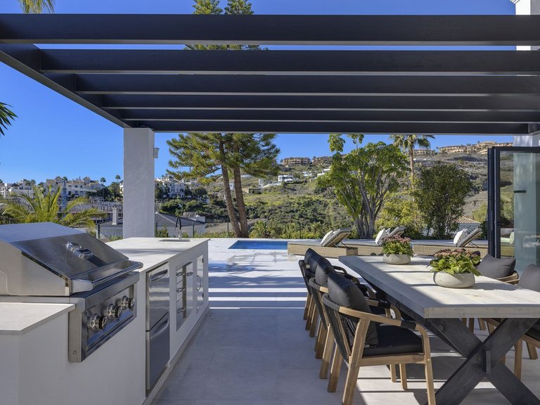 Villa for Sale in El Paraiso, Malaga 32