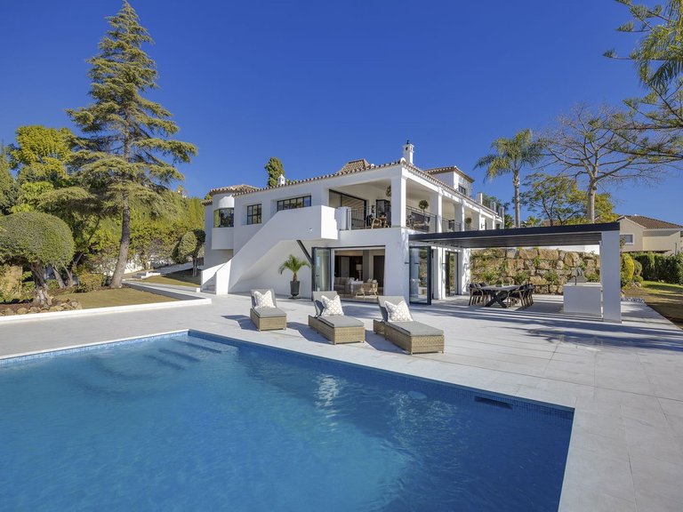 Villa for Sale in El Paraiso, Malaga 34