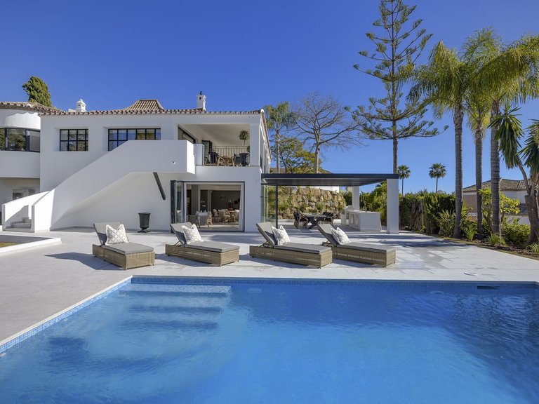 Villa for Sale in El Paraiso, Malaga 35