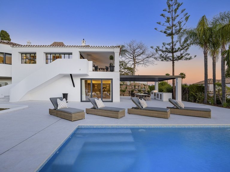 Villa for Sale in El Paraiso, Malaga 38