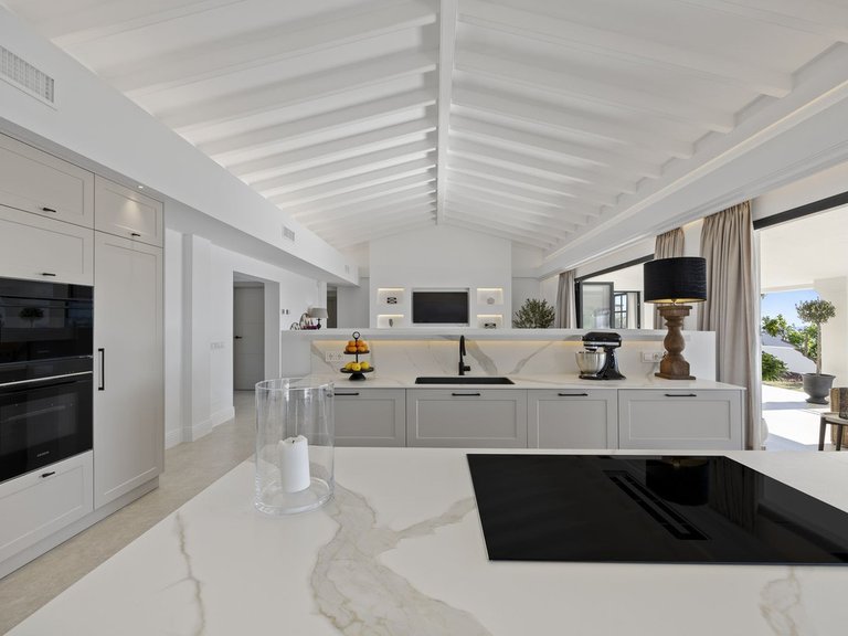 Villa for Sale in El Paraiso, Malaga 8