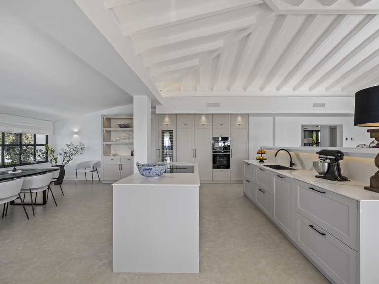 Villa for Sale in El Paraiso, Malaga 9