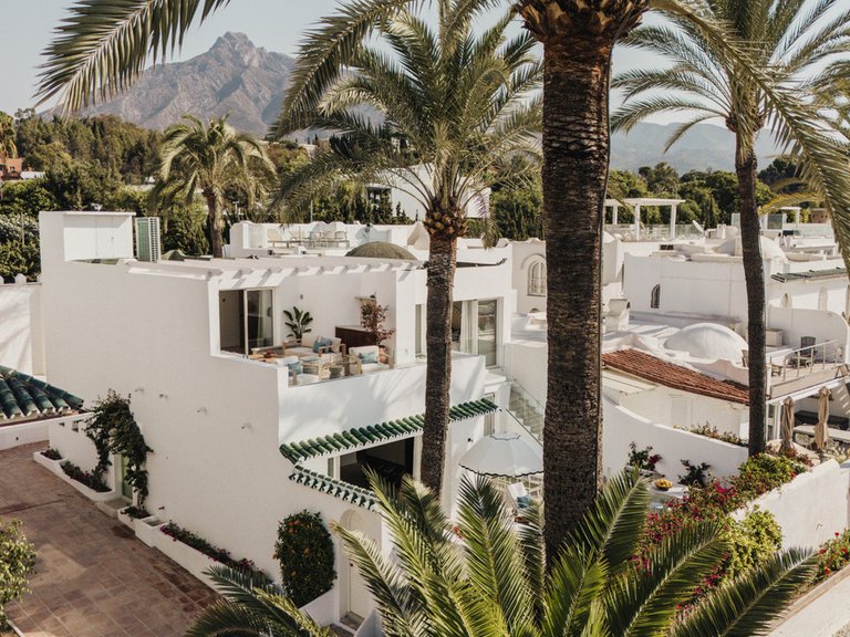 Villa for Sale in The Golden Mile, Malaga 8