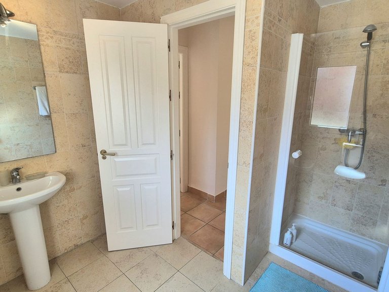 Villa for Sale in Alhaurin Golf, Malaga 42