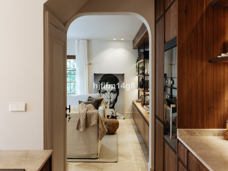 Villa for Sale in The Golden Mile, Malaga 11