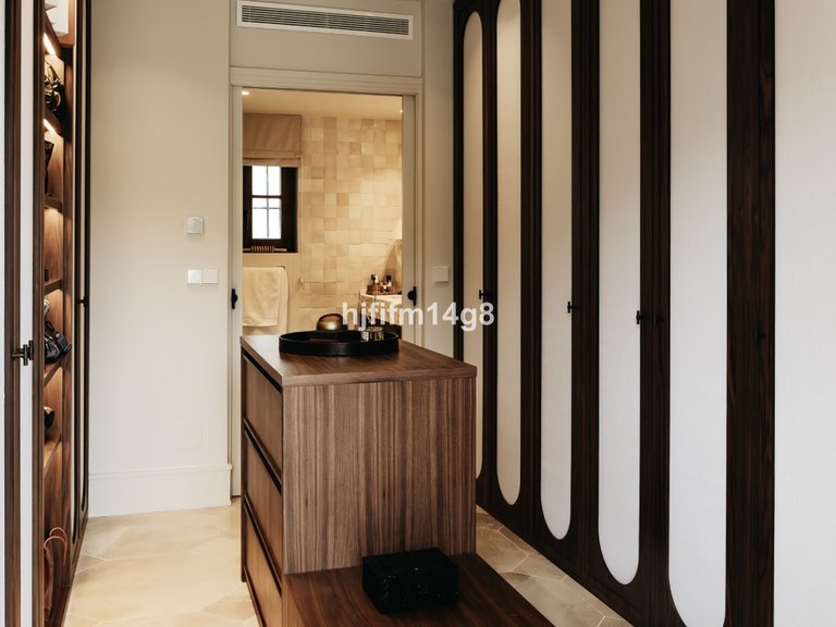Villa for Sale in The Golden Mile, Malaga 14