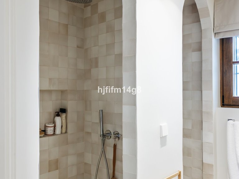 Villa for Sale in The Golden Mile, Malaga 18