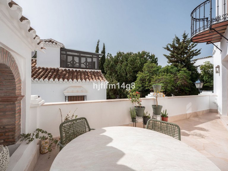 Villa for Sale in The Golden Mile, Malaga 23