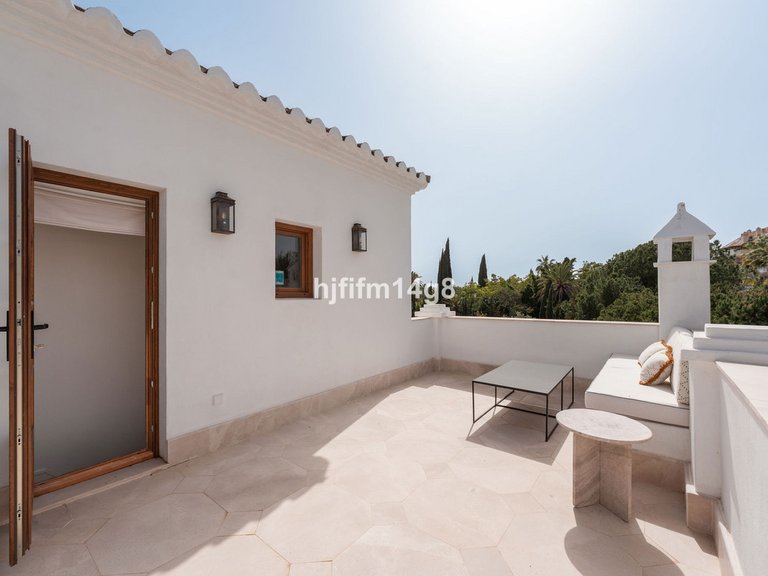 Villa for Sale in The Golden Mile, Malaga 24