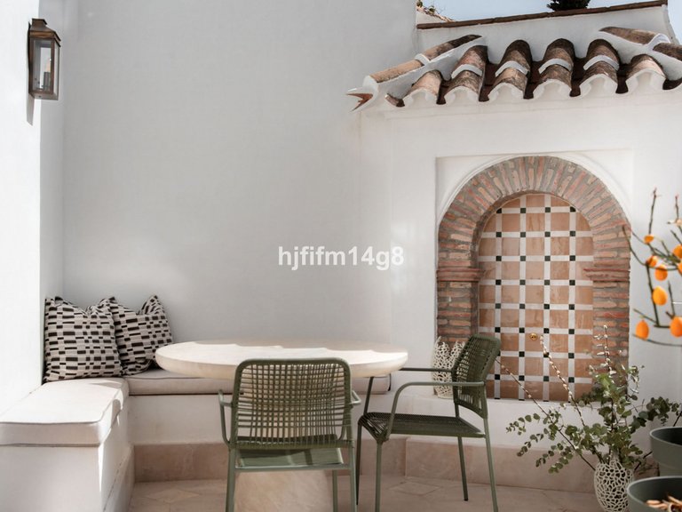Villa for Sale in The Golden Mile, Malaga 25