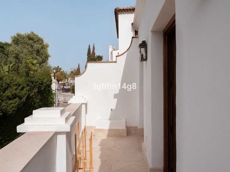 Villa for Sale in The Golden Mile, Malaga 27