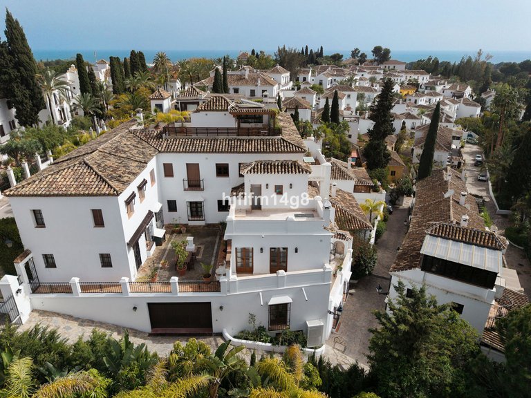 Villa for Sale in The Golden Mile, Malaga 30