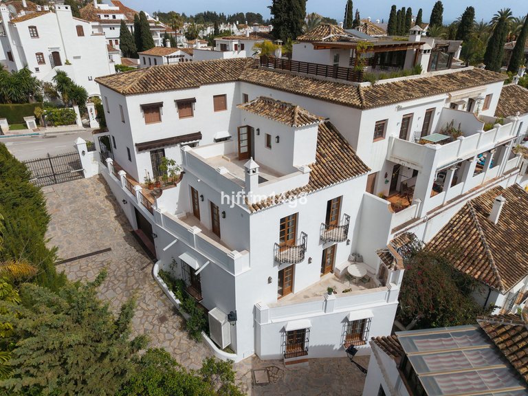 Villa for Sale in The Golden Mile, Malaga 31