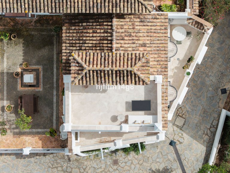 Villa for Sale in The Golden Mile, Malaga 32