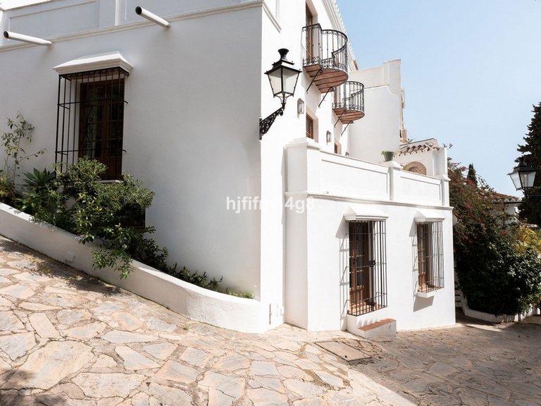 Villa for Sale in The Golden Mile, Malaga 34