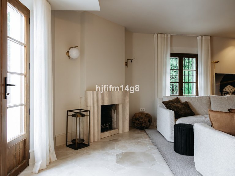 Villa for Sale in The Golden Mile, Malaga 5