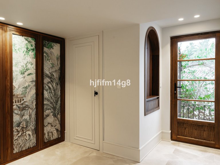 Villa for Sale in The Golden Mile, Malaga 8