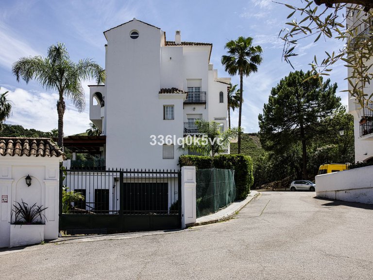 Apartment for Sale in Benahavís, Malaga 14