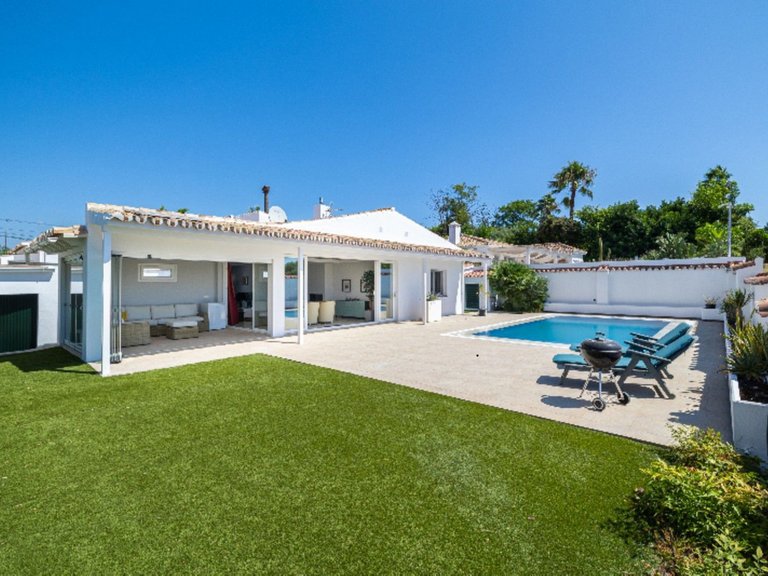 Villa for Sale in San Pedro De Alcántara, Malaga 1