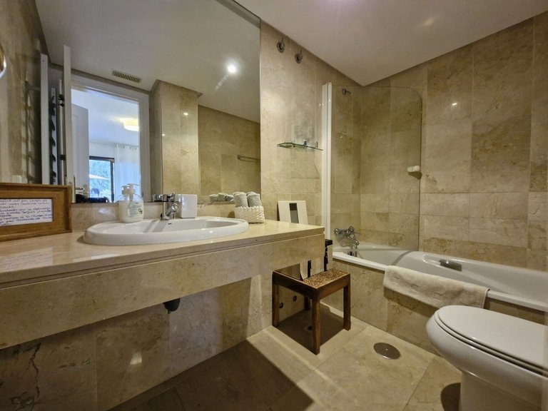 Apartment for Sale in The Golden Mile, Malaga 15