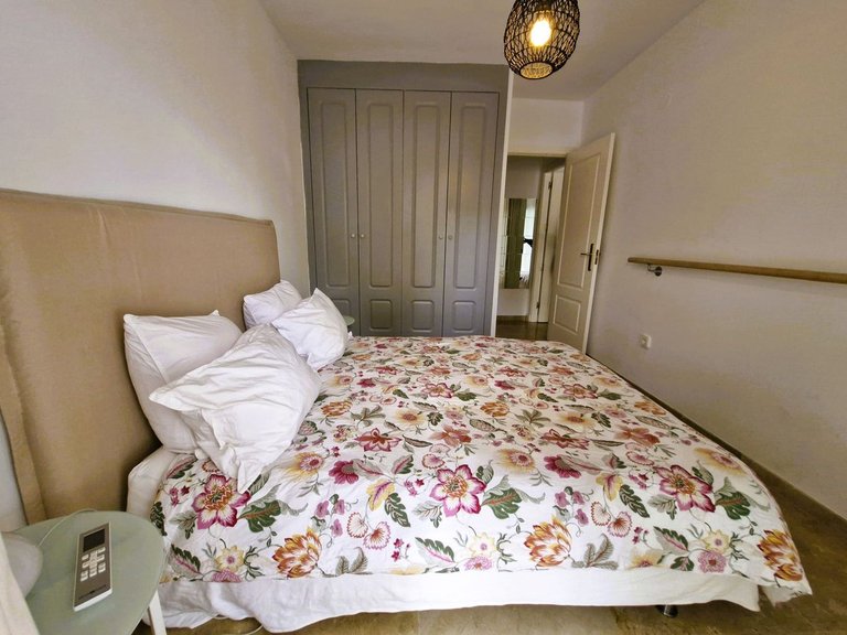 Apartment for Sale in The Golden Mile, Malaga 17