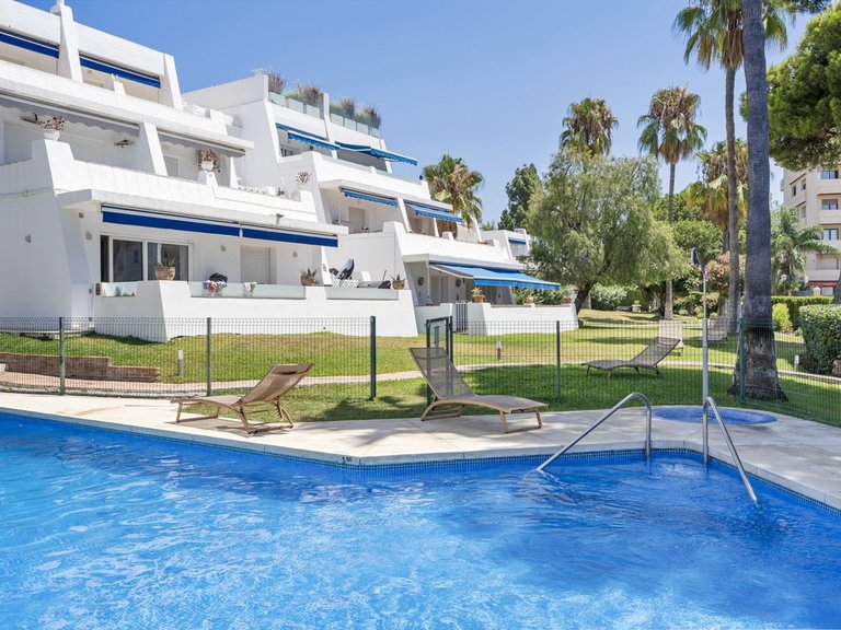 Apartment for Sale in Nueva Andalucía, Malaga 1