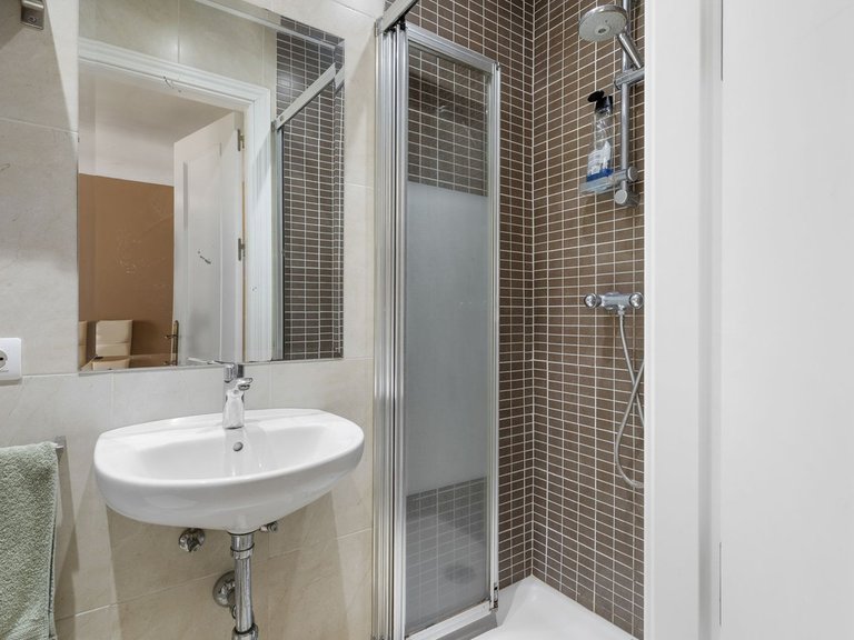 Apartment for Sale in Nueva Andalucía, Malaga 18