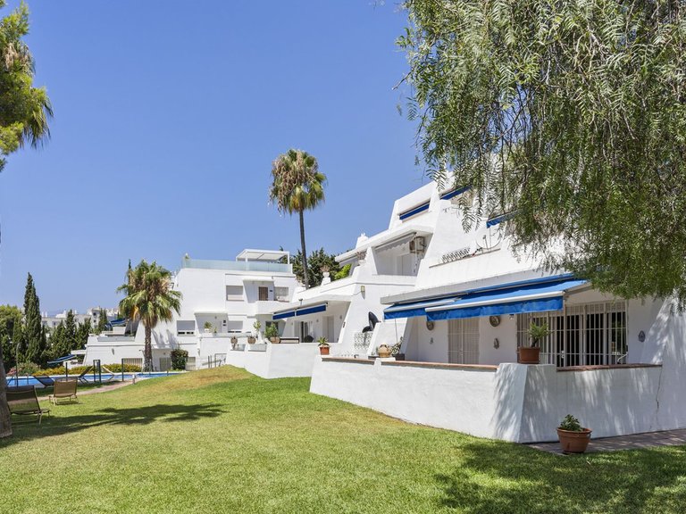 Apartment for Sale in Nueva Andalucía, Malaga 21