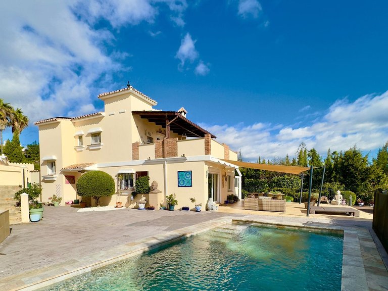 Villa for Sale in Estepona, Malaga 1