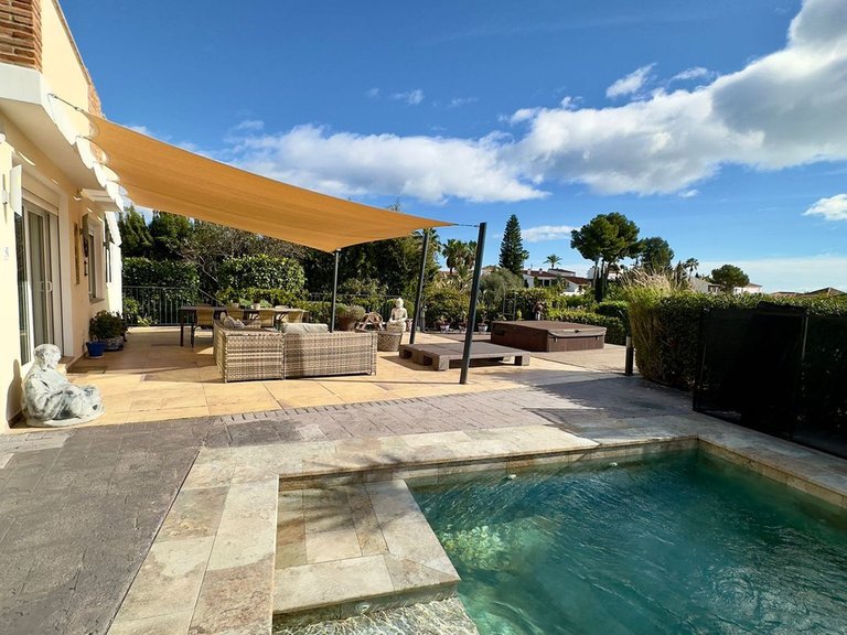 Villa for Sale in Estepona, Malaga 2