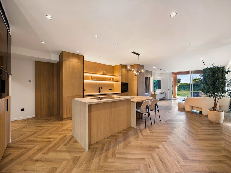 Apartment for Sale in Nueva Andalucía, Malaga 5