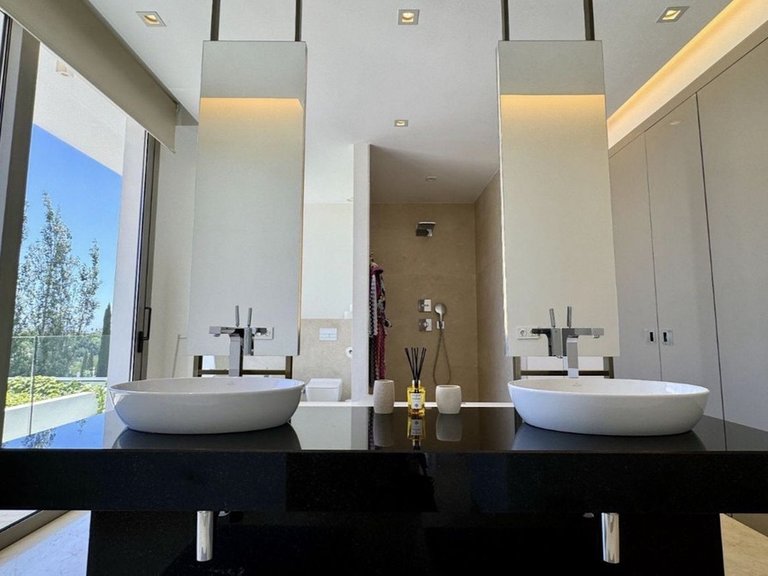 Villa for Sale in Los Flamingos, Malaga 12