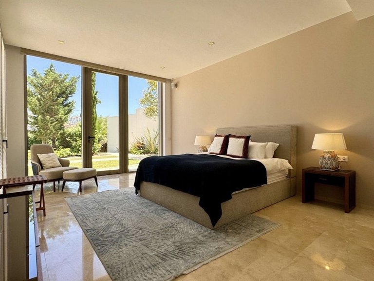 Villa for Sale in Los Flamingos, Malaga 13