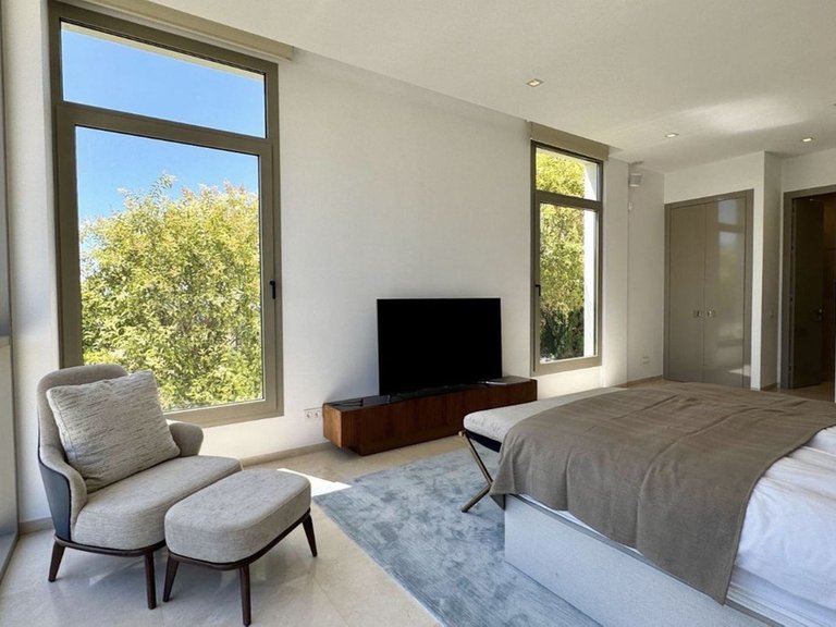 Villa for Sale in Los Flamingos, Malaga 16