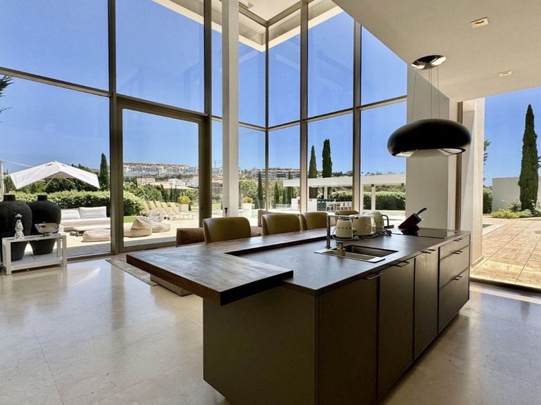Villa for Sale in Los Flamingos, Malaga 2