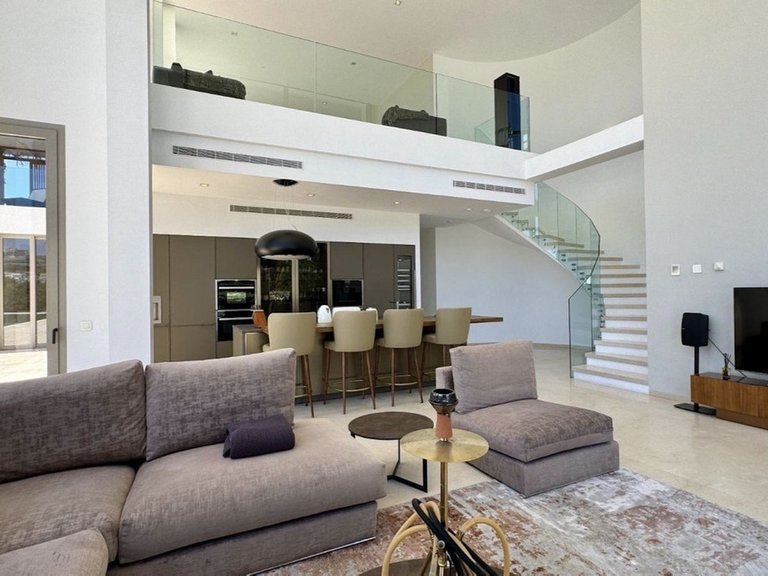 Villa for Sale in Los Flamingos, Malaga 5